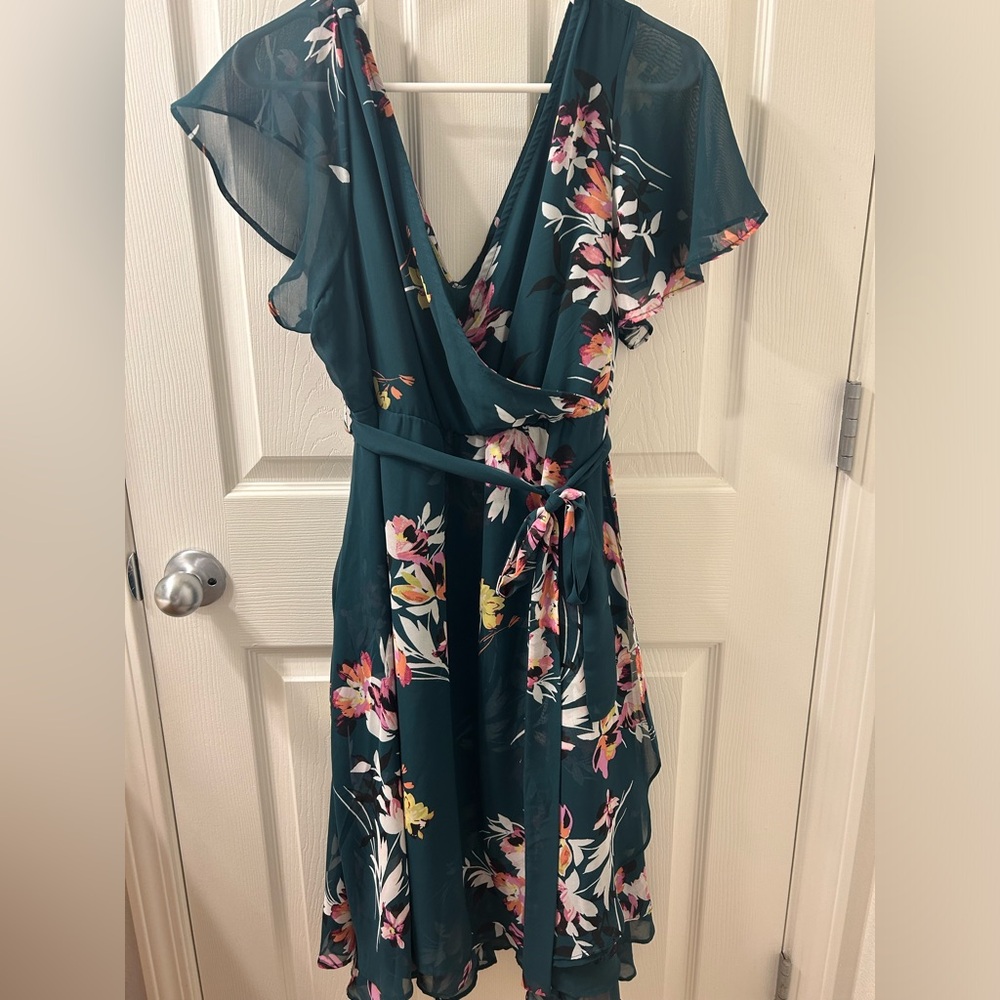 Torrid Green Floral Surplice Midi Dress - Picture 4 of 8